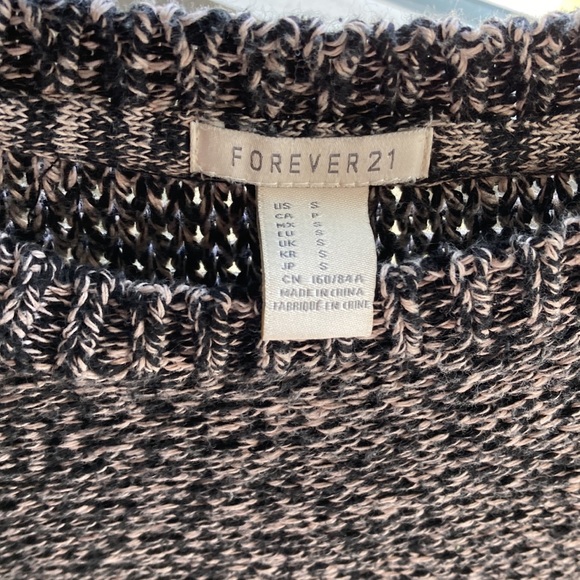 Forever 21 size:small. Black white grey knit material - Picture 3 of 3